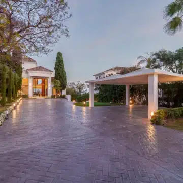 Contemporary villa in a secure community with breathtaking frontline panoramic golf views in Nueva Andalucia Picture 27