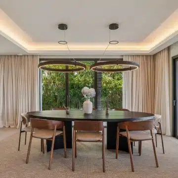 Luxury villa with captivating sea views nestled in the prestigious enclave of Nueva Andalucía, Marbella Picture 3