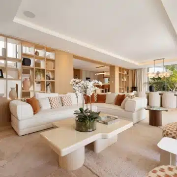 Striking five-bedroom villa located in the prestigious enclave of Nueva Andalucía Picture 0
