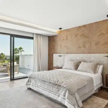 Luxury villa with captivating sea views nestled in the prestigious enclave of Nueva Andalucía, Marbella Picture 14