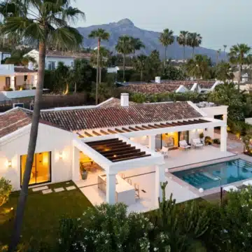 Beautiful villa nestled just minutes from the renowned Los Naranjos Golf Course in Nueva Andalucía Picture 49