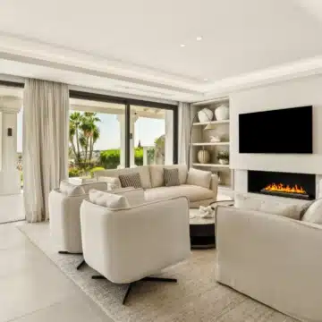 Luxury villa with captivating sea views nestled in the prestigious enclave of Nueva Andalucía, Marbella Picture 13