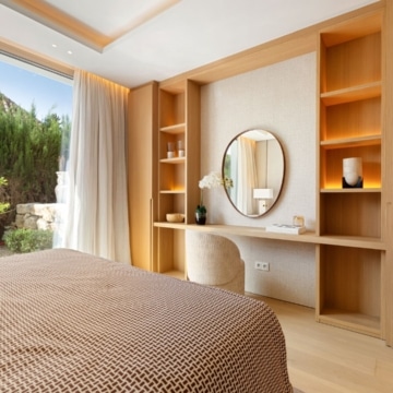 Striking five-bedroom villa located in the prestigious enclave of Nueva Andalucía Picture 16