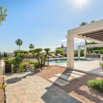 Beautiful villa nestled just minutes from the renowned Los Naranjos Golf Course in Nueva Andalucía Picture 48