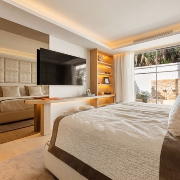 Striking five-bedroom villa located in the prestigious enclave of Nueva Andalucía Picture 17