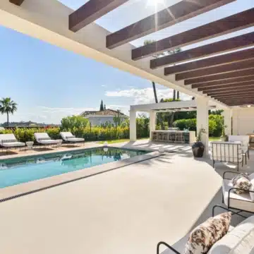 Beautiful villa nestled just minutes from the renowned Los Naranjos Golf Course in Nueva Andalucía Picture 14