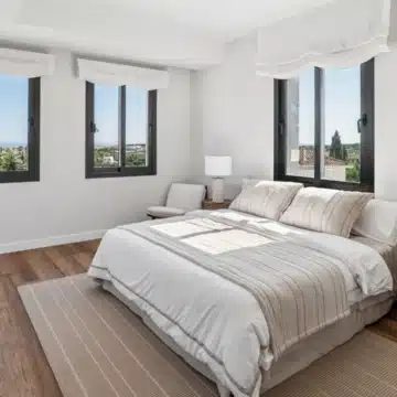 Luxury villa with captivating sea views nestled in the prestigious enclave of Nueva Andalucía, Marbella Picture 19