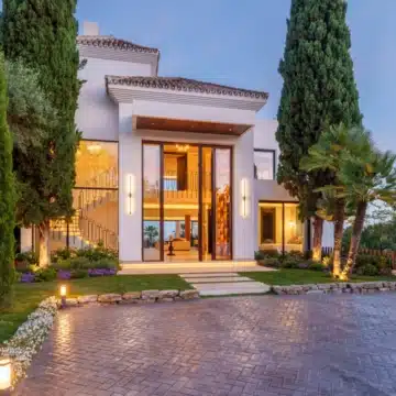 Contemporary villa in a secure community with breathtaking frontline panoramic golf views in Nueva Andalucia Picture 28