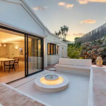 Beautiful villa nestled just minutes from the renowned Los Naranjos Golf Course in Nueva Andalucía Picture 4