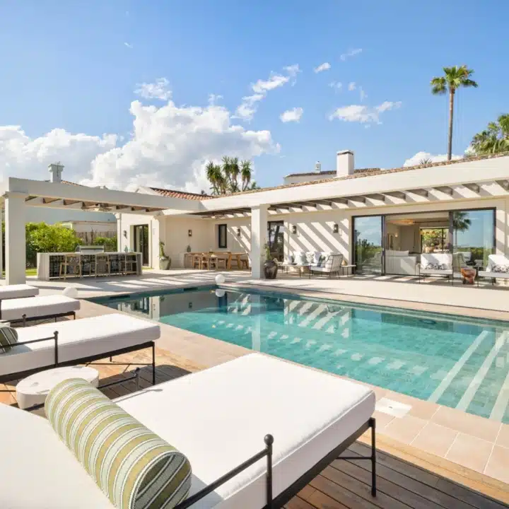Beautiful villa nestled just minutes from the renowned Los Naranjos Golf Course in Nueva Andalucía Picture