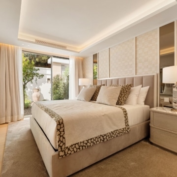 Striking five-bedroom villa located in the prestigious enclave of Nueva Andalucía Picture 20