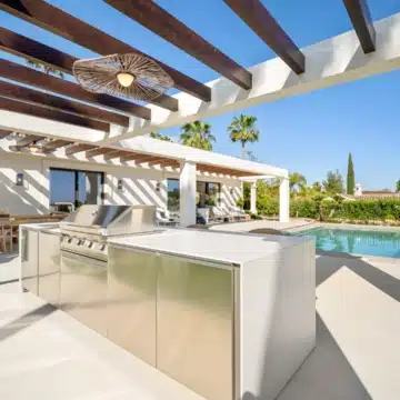 Beautiful villa nestled just minutes from the renowned Los Naranjos Golf Course in Nueva Andalucía Picture 54