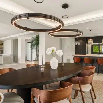 Luxury villa with captivating sea views nestled in the prestigious enclave of Nueva Andalucía, Marbella Picture 1