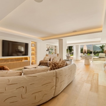 Striking five-bedroom villa located in the prestigious enclave of Nueva Andalucía Picture 24