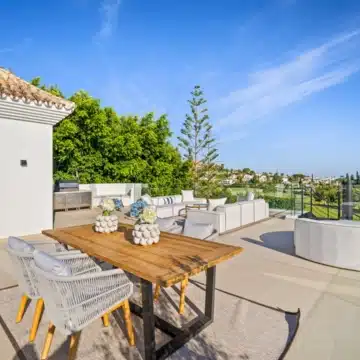 Contemporary villa in a secure community with breathtaking frontline panoramic golf views in Nueva Andalucia Picture 38