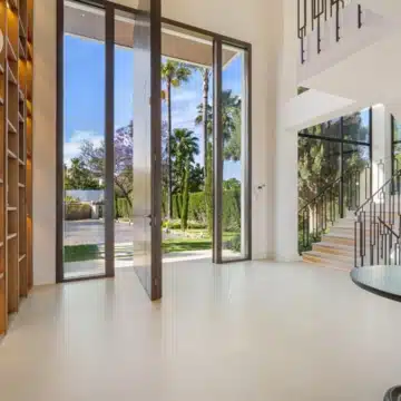 Contemporary villa in a secure community with breathtaking frontline panoramic golf views in Nueva Andalucia Picture 9