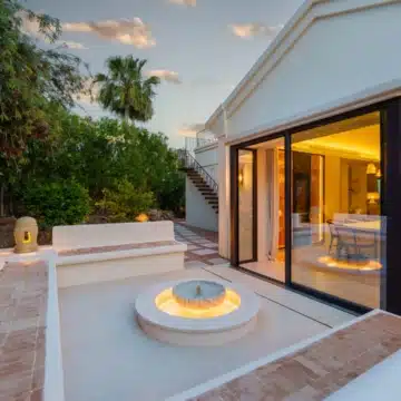Beautiful villa nestled just minutes from the renowned Los Naranjos Golf Course in Nueva Andalucía Picture 7
