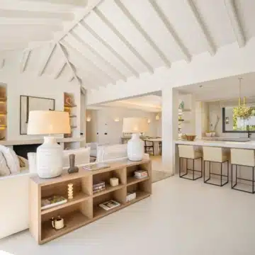 Beautiful villa nestled just minutes from the renowned Los Naranjos Golf Course in Nueva Andalucía Picture 9
