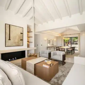 Beautiful villa nestled just minutes from the renowned Los Naranjos Golf Course in Nueva Andalucía Picture 27