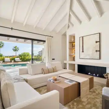 Beautiful villa nestled just minutes from the renowned Los Naranjos Golf Course in Nueva Andalucía Picture 0