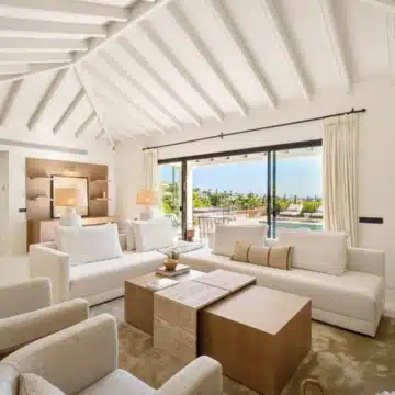 Beautiful villa nestled just minutes from the renowned Los Naranjos Golf Course in Nueva Andalucía Picture 13