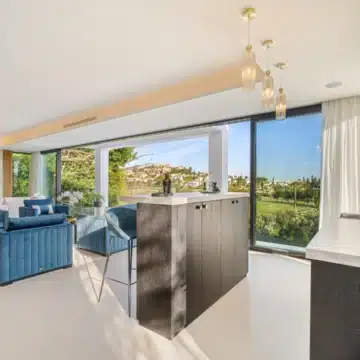 Contemporary villa in a secure community with breathtaking frontline panoramic golf views in Nueva Andalucia Picture 17