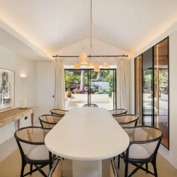 Beautiful villa nestled just minutes from the renowned Los Naranjos Golf Course in Nueva Andalucía Picture 16