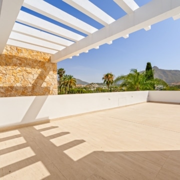 Striking five-bedroom villa located in the prestigious enclave of Nueva Andalucía Picture 36