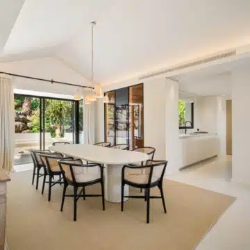 Beautiful villa nestled just minutes from the renowned Los Naranjos Golf Course in Nueva Andalucía Picture 10