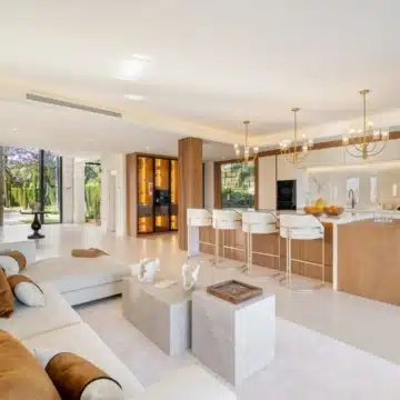 Contemporary villa in a secure community with breathtaking frontline panoramic golf views in Nueva Andalucia Picture 19