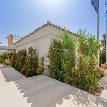 Striking five-bedroom villa located in the prestigious enclave of Nueva Andalucía Picture 37