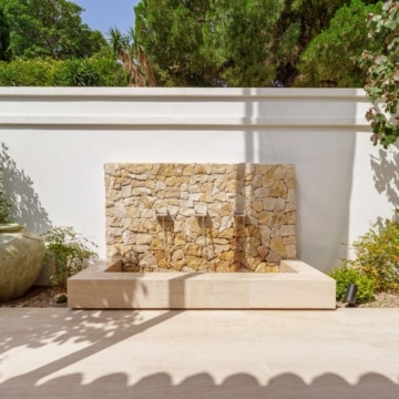 Striking five-bedroom villa located in the prestigious enclave of Nueva Andalucía Picture 38