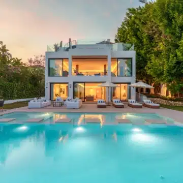 Contemporary villa in a secure community with breathtaking frontline panoramic golf views in Nueva Andalucia Picture 3