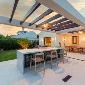 Beautiful villa nestled just minutes from the renowned Los Naranjos Golf Course in Nueva Andalucía Picture 8