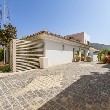 Striking five-bedroom villa located in the prestigious enclave of Nueva Andalucía Picture 39