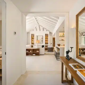 Beautiful villa nestled just minutes from the renowned Los Naranjos Golf Course in Nueva Andalucía Picture 33
