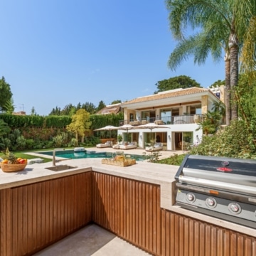 Striking five-bedroom villa located in the prestigious enclave of Nueva Andalucía Picture 41