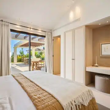 Beautiful villa nestled just minutes from the renowned Los Naranjos Golf Course in Nueva Andalucía Picture 34