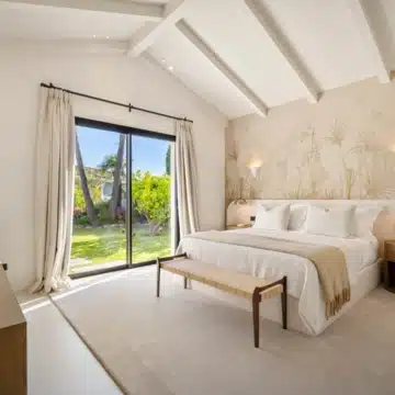 Beautiful villa nestled just minutes from the renowned Los Naranjos Golf Course in Nueva Andalucía Picture 37