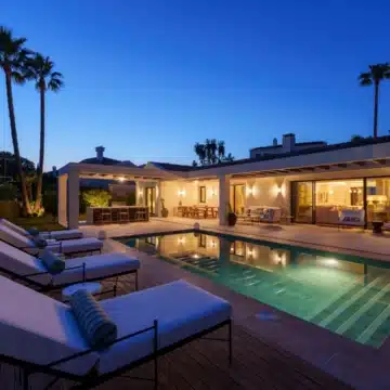 Beautiful villa nestled just minutes from the renowned Los Naranjos Golf Course in Nueva Andalucía Picture 2