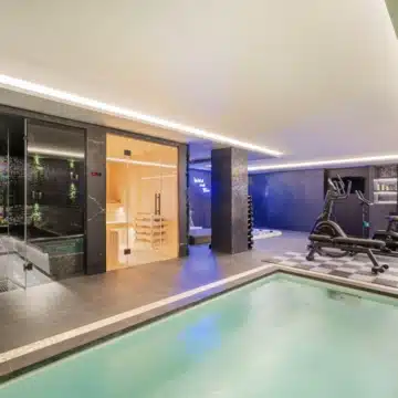 Contemporary villa in a secure community with breathtaking frontline panoramic golf views in Nueva Andalucia Picture 2