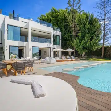 Contemporary villa in a secure community with breathtaking frontline panoramic golf views in Nueva Andalucia Picture 6