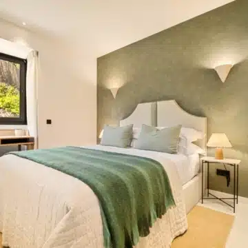 Beautiful villa nestled just minutes from the renowned Los Naranjos Golf Course in Nueva Andalucía Picture 45