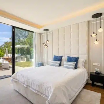 Contemporary villa in a secure community with breathtaking frontline panoramic golf views in Nueva Andalucia Picture 35