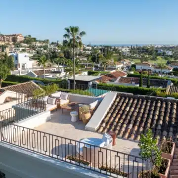 Beautiful villa nestled just minutes from the renowned Los Naranjos Golf Course in Nueva Andalucía Picture 55