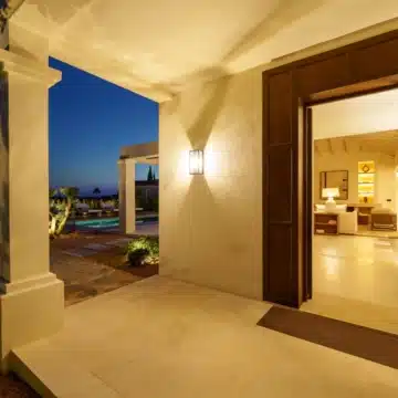 Beautiful villa nestled just minutes from the renowned Los Naranjos Golf Course in Nueva Andalucía Picture 22