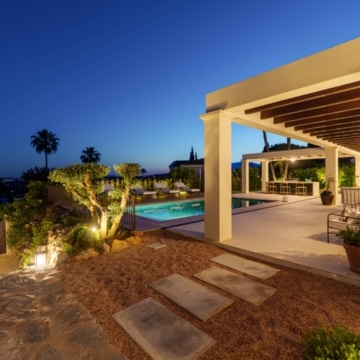 Beautiful villa nestled just minutes from the renowned Los Naranjos Golf Course in Nueva Andalucía Picture 23