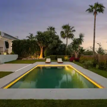 Luxury villa with captivating sea views nestled in the prestigious enclave of Nueva Andalucía, Marbella Picture 2