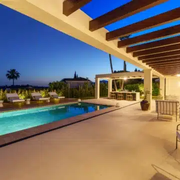 Beautiful villa nestled just minutes from the renowned Los Naranjos Golf Course in Nueva Andalucía Picture 24