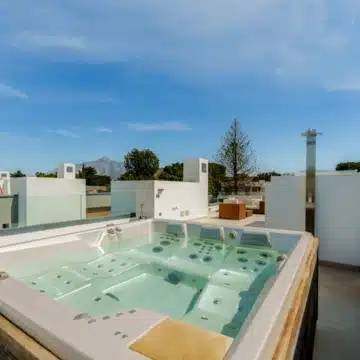 Modern semi-detached villa in the gated community of Banus Bay, Puerto Banus Picture 7